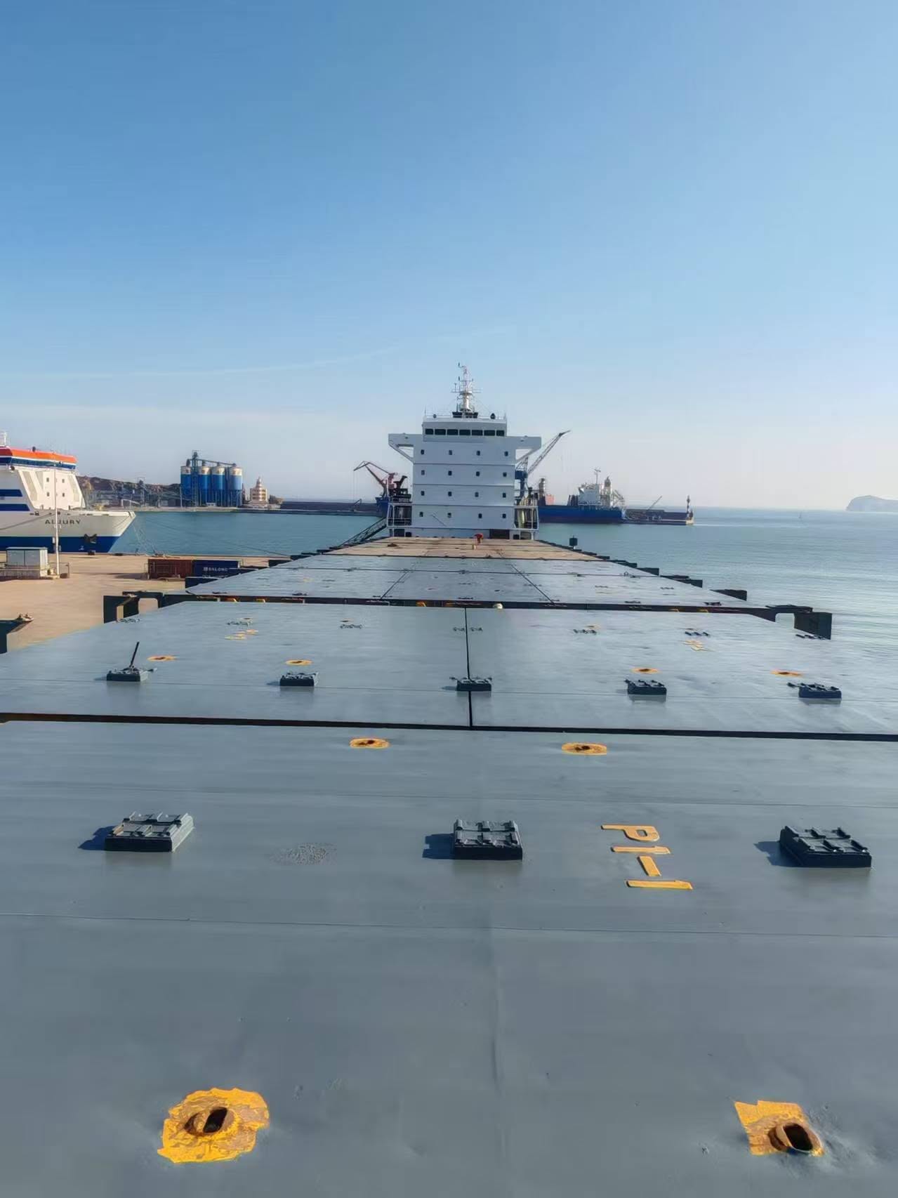 40,000 DWT Supramax deck hatches